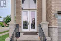 4 CHARTWELL CIRCLE S | Hamilton Ontario | Slide Image Three