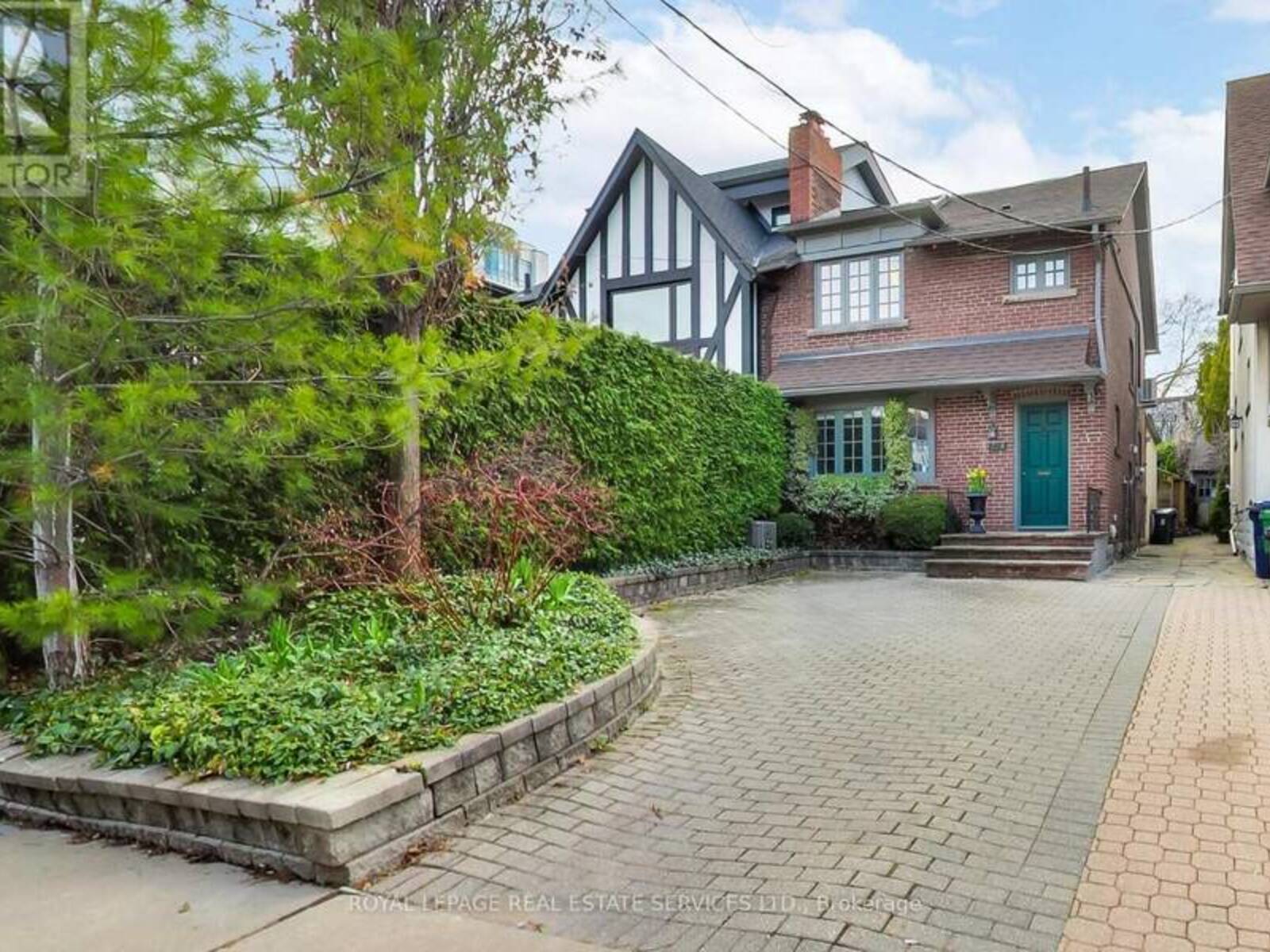 738 HURON STREET, Toronto, Ontario M4V 2W3