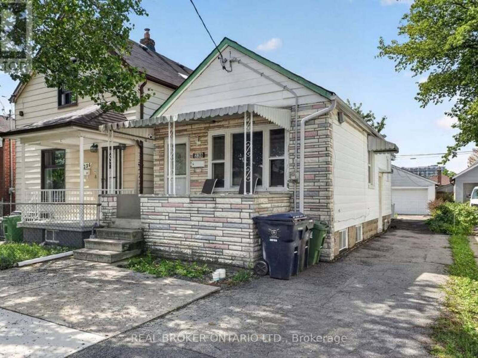 238 CHAMBERS AVENUE, Toronto, Ontario M6M 3L5