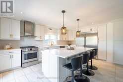 4 CHESLOCK CRESCENT | Warminster Ontario | Slide Image Six