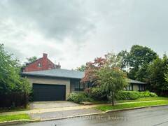 3 GLEN RUSH BOULEVARD Toronto Ontario, M5N 2T2