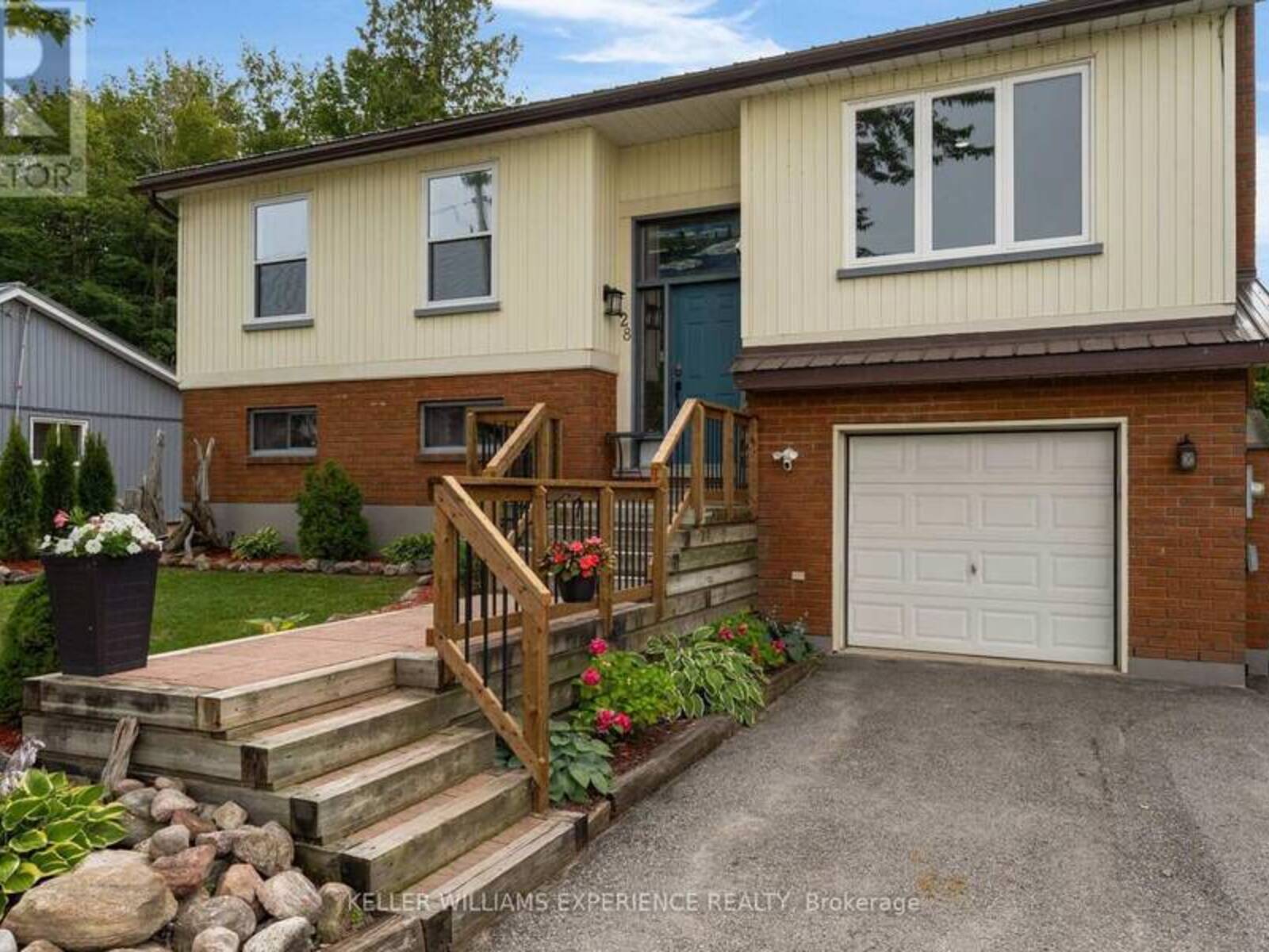 28 PARK STREET, Tay, Ontario L0K 2A0