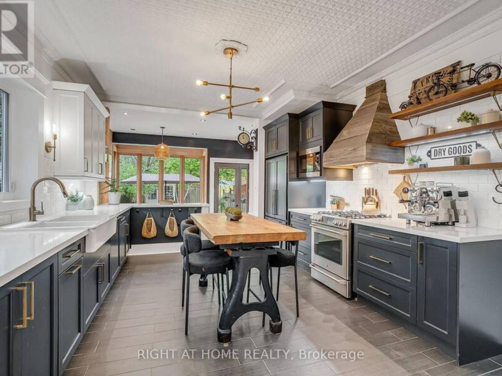 118 LANSDOWNE AVENUE, Toronto, Ontario M6K 2V9