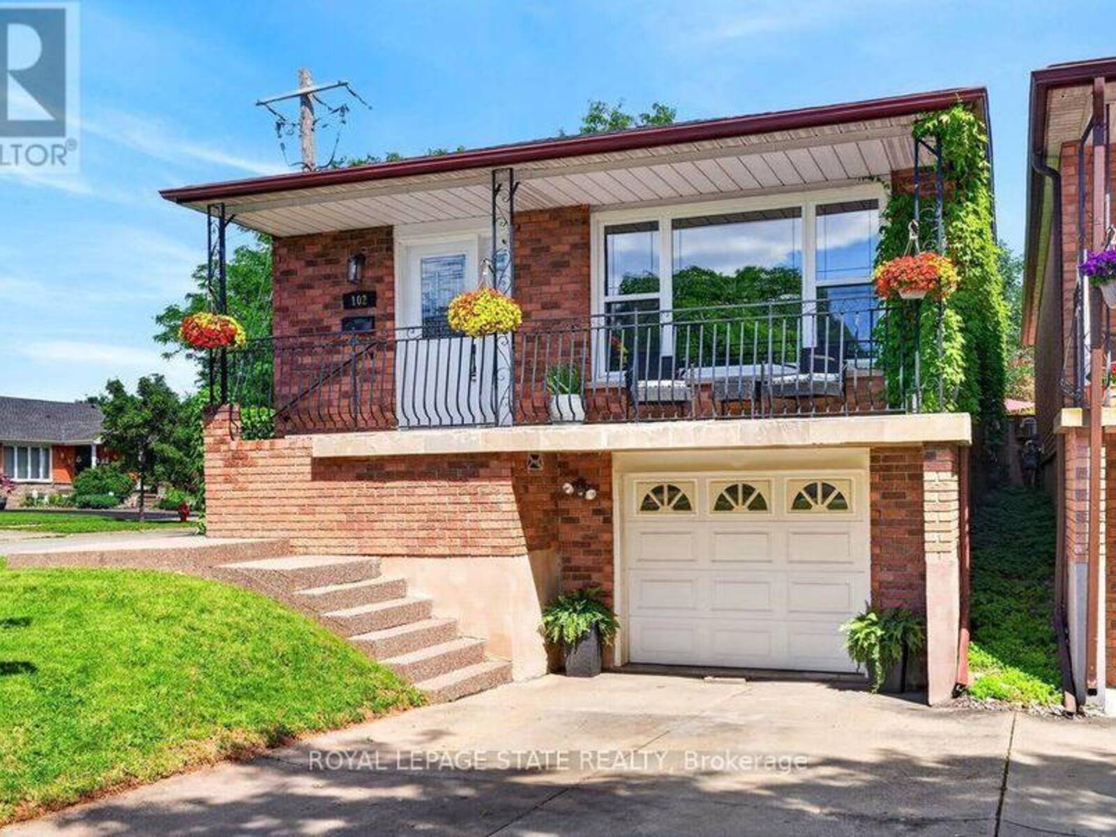 102 BIRCHLAWN DRIVE, Hamilton, Ontario L8G 4B7