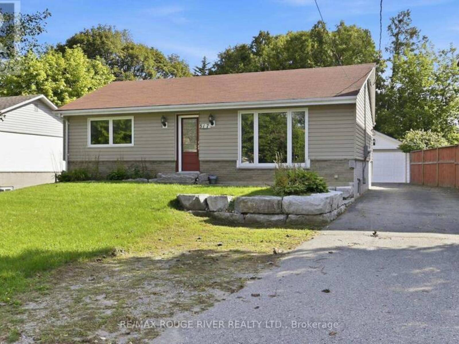 517 KENT STREET, Whitby, Ontario L1N 4Y8