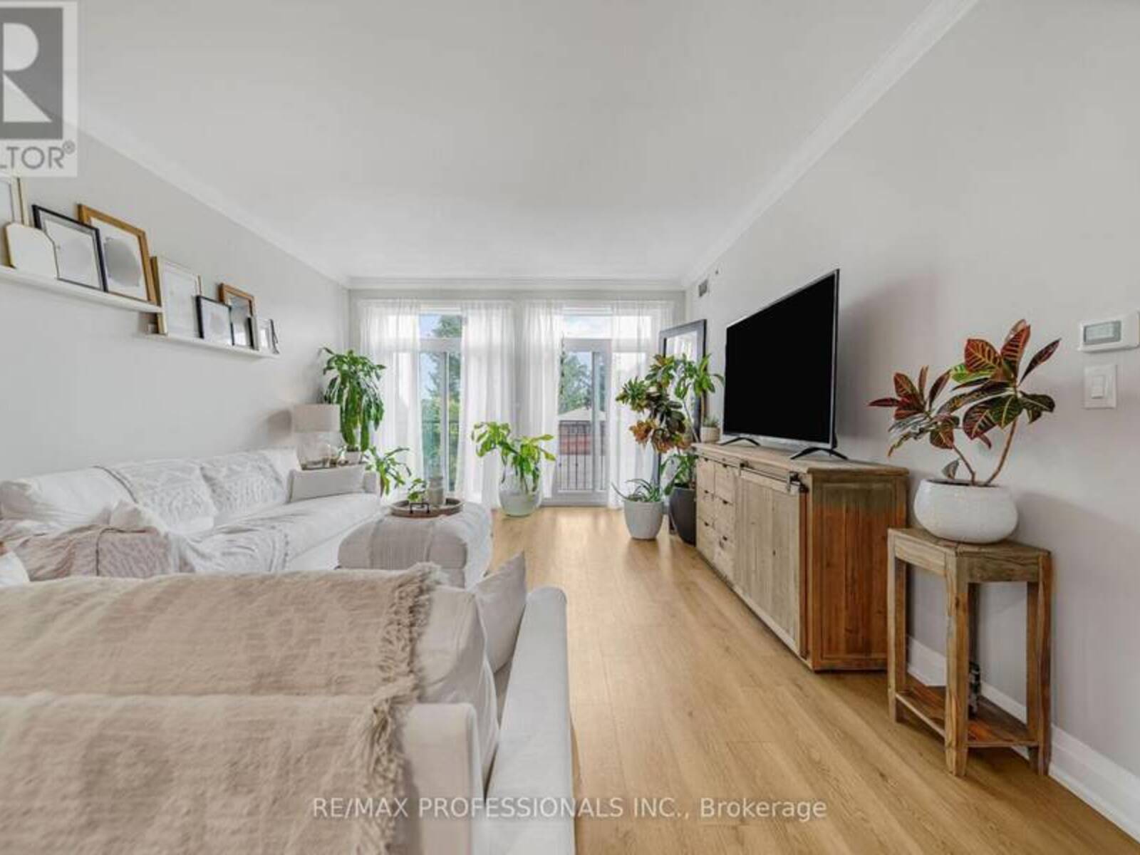 211 - 3531 LAKE SHORE BOULEVARD W, Toronto, Ontario M8W 1P4