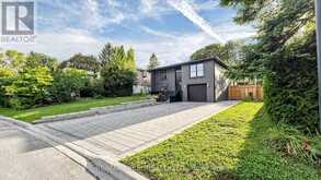 332 DIXON BOULEVARD | Newmarket Ontario | Slide Image One