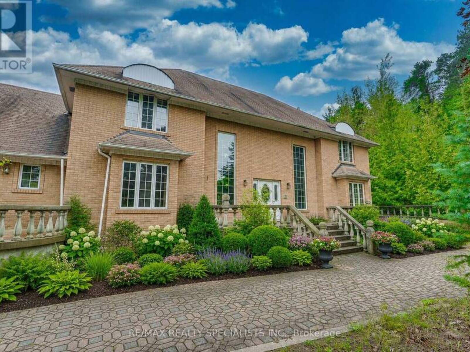 11 PRINCE ANDREW DRIVE, Caledon, Ontario L7C 1G2