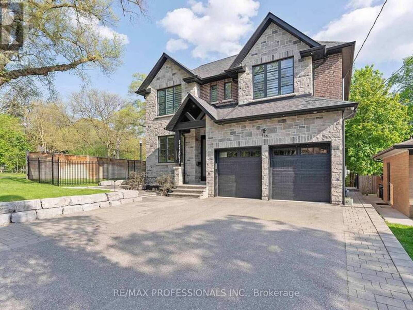 146 THOMPSON AVENUE, Toronto, Ontario M8Z 3V2