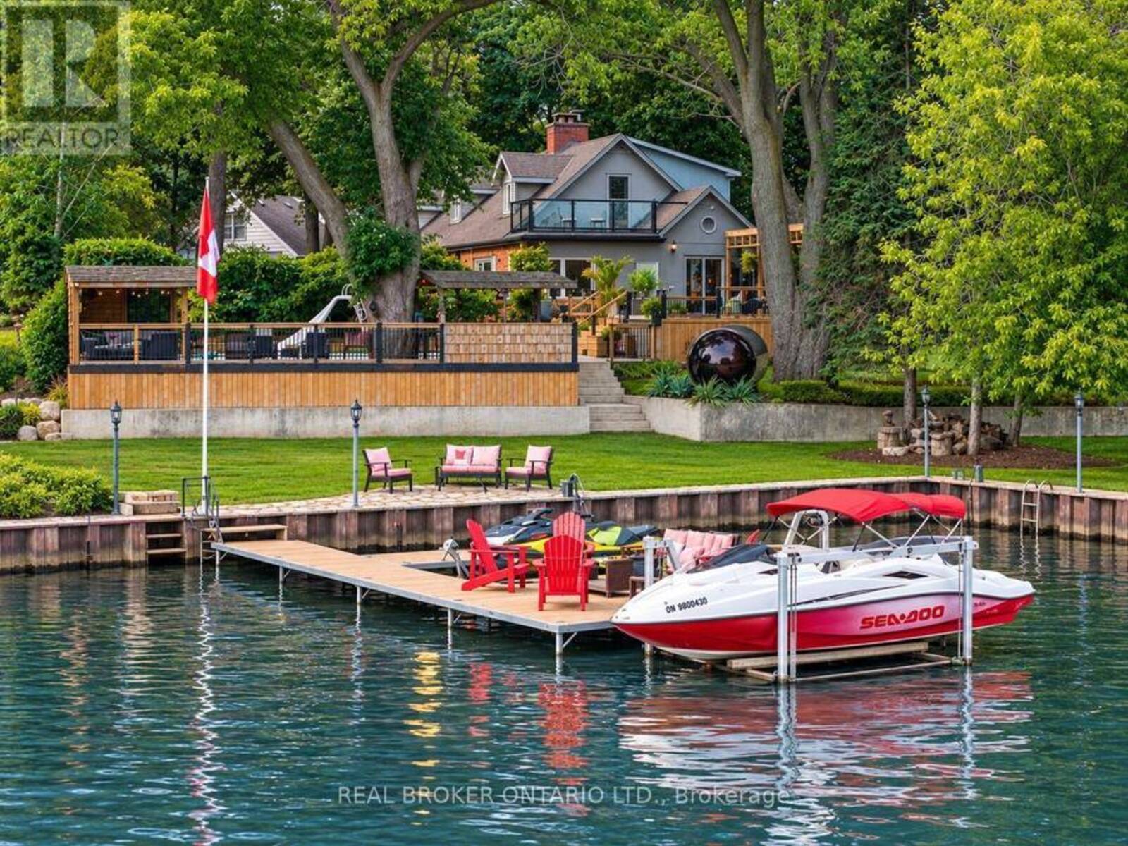 413 INDIAN ROAD, Burlington, Ontario L7T 3T4