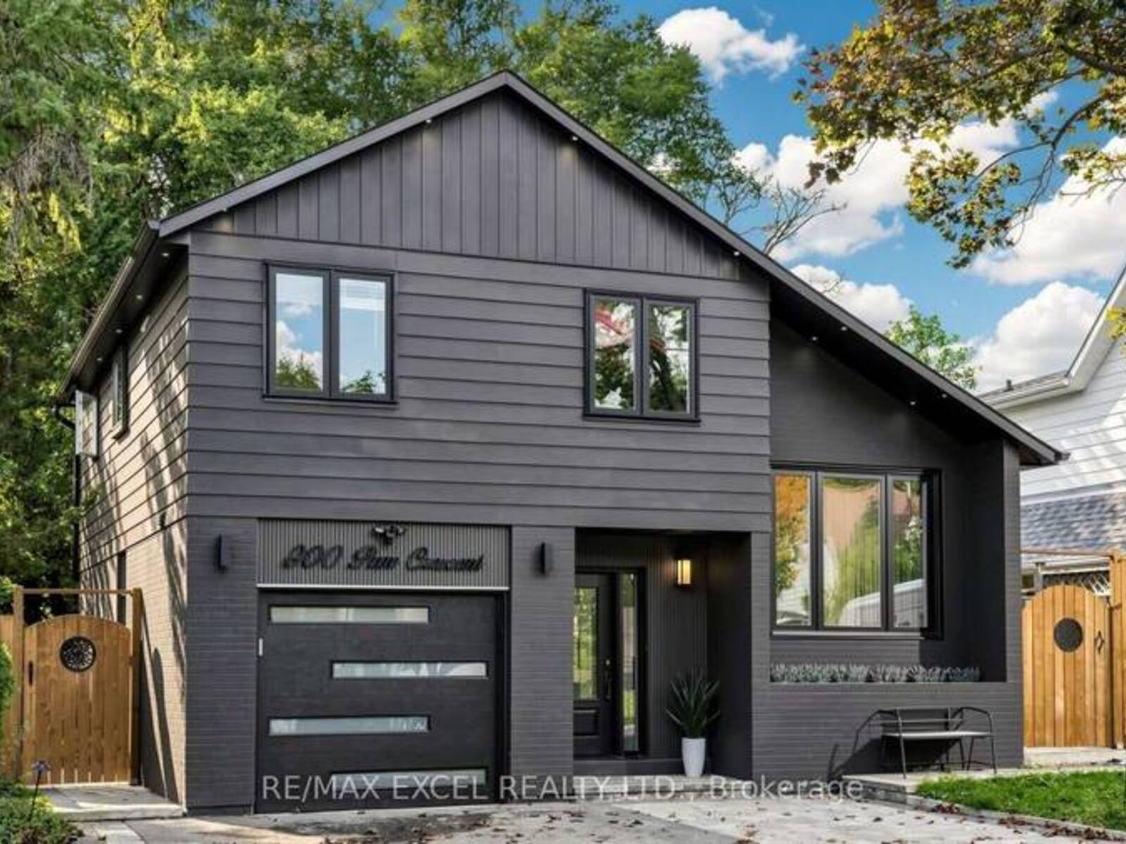 800 PAM CRESCENT, Newmarket, Ontario L3Y 5B6