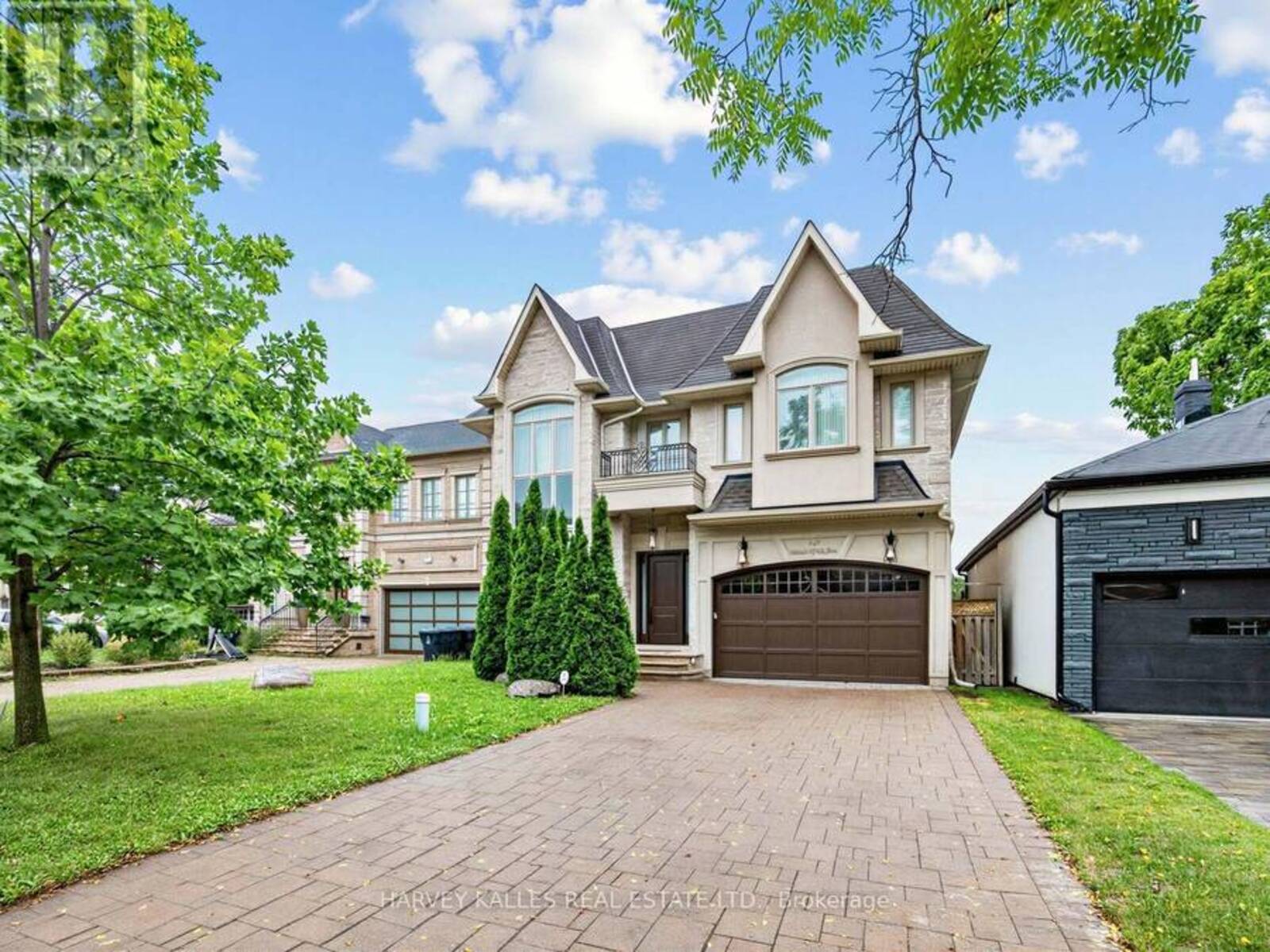 125 BANNOCKBURN AVENUE, Toronto, Ontario M5M 2N2