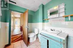 18 1/2 BELLEVUE AVENUE | Toronto Ontario | Slide Image Fifteen