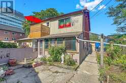 18 1/2 BELLEVUE AVENUE | Toronto Ontario | Slide Image Three