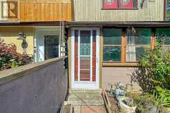18 1/2 BELLEVUE AVENUE | Toronto Ontario | Slide Image Four