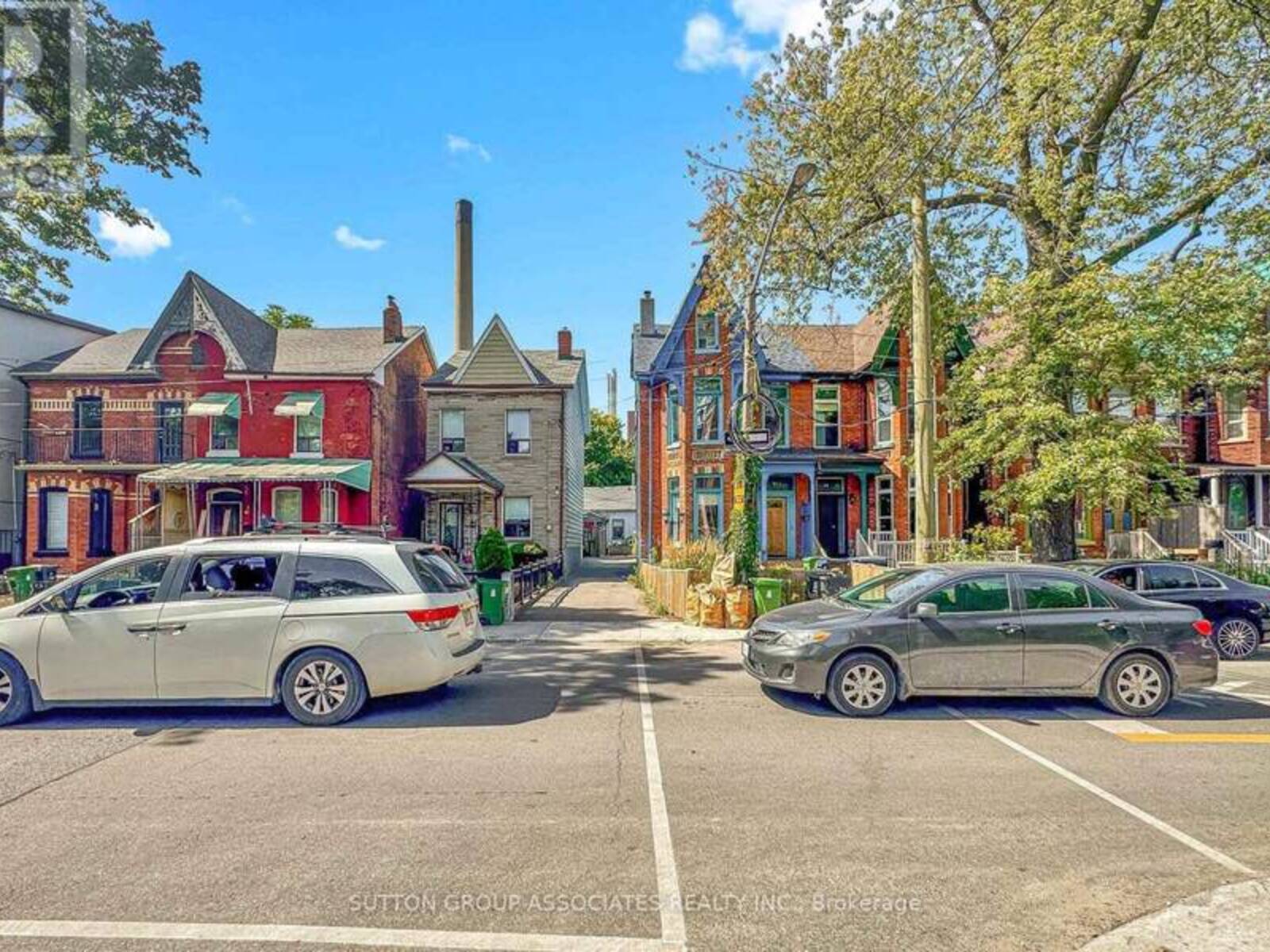 18 1/2 BELLEVUE AVENUE, Toronto, Ontario M5T 2N4