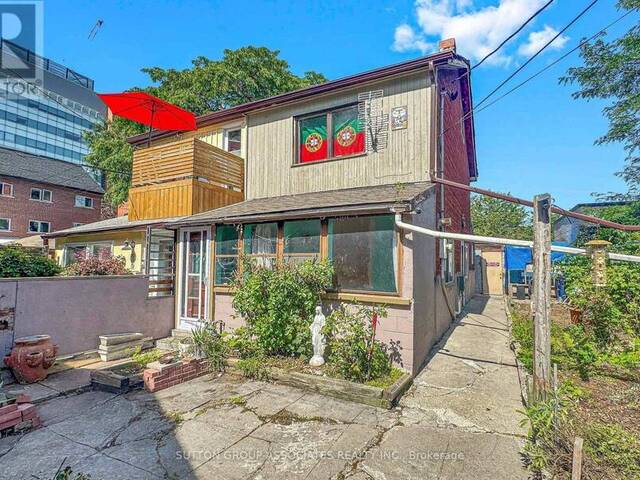 18 1/2 BELLEVUE AVENUE Toronto Ontario, M5T 2N4 - 5 Bedrooms Home For Sale