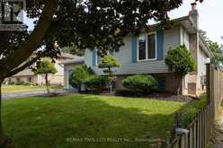 13 FOREST DRIVE | Paris Ontario | Slide Image Three