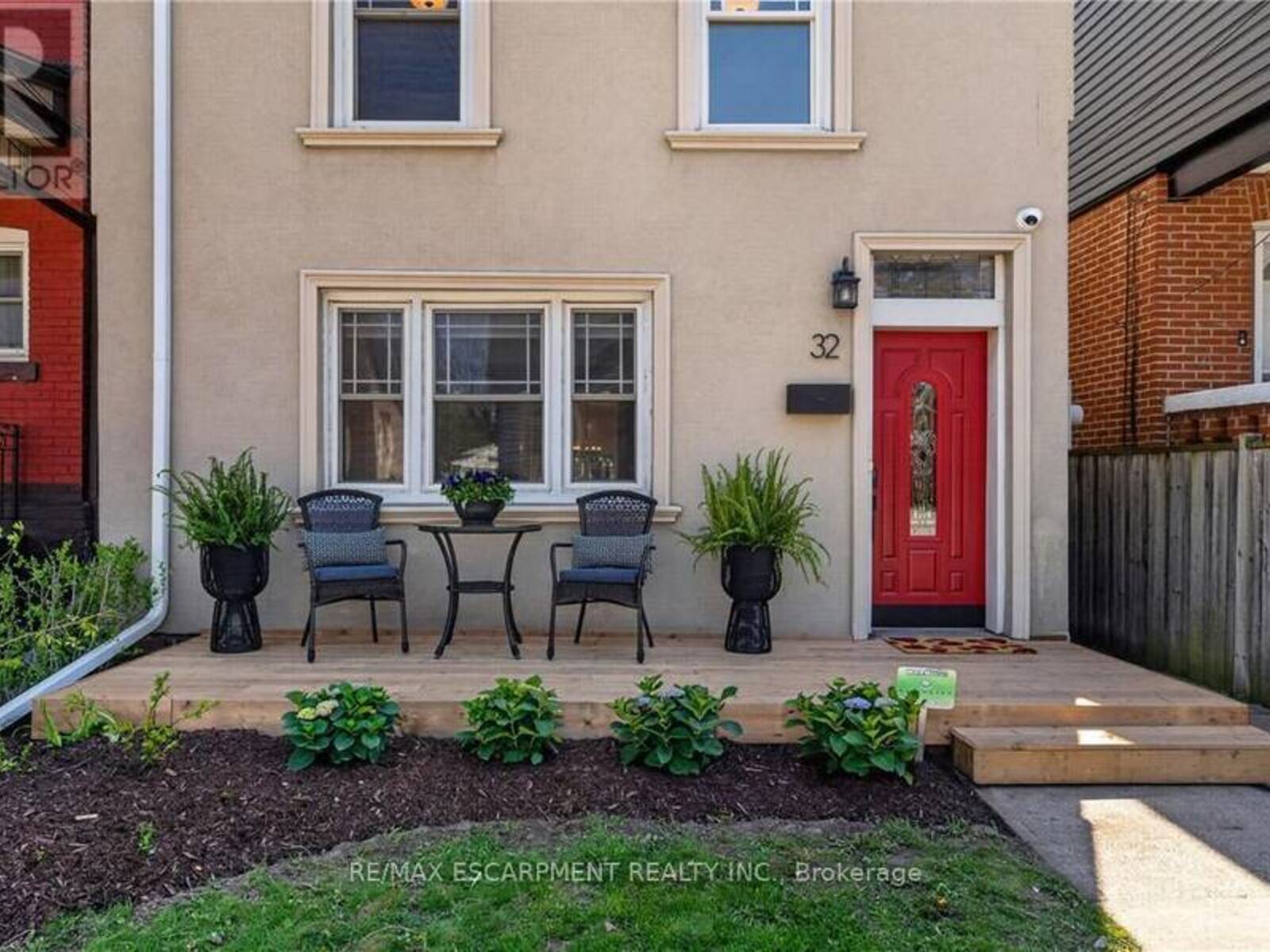 32 MAGILL STREET, Hamilton, Ontario L8R 2Y5