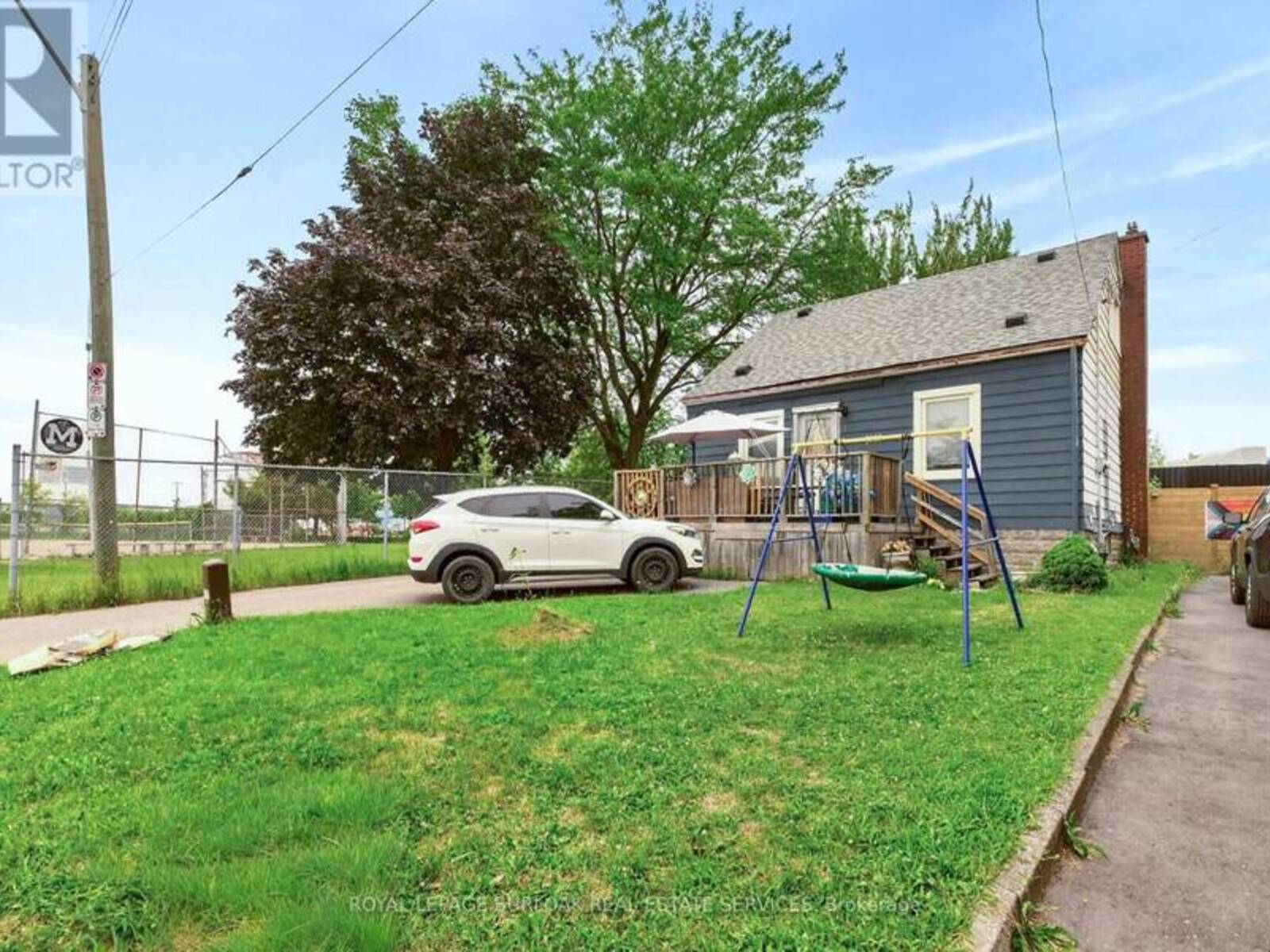 1 MAHONY AVENUE, Hamilton, Ontario L8H 3C3