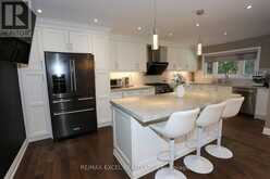 16 ALDENHAM CRESCENT | Toronto Ontario | Slide Image Eight