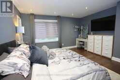 16 ALDENHAM CRESCENT | Toronto Ontario | Slide Image Thirteen