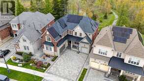 33 STOLLERY POND CRESCENT | Markham Ontario | Slide Image Four