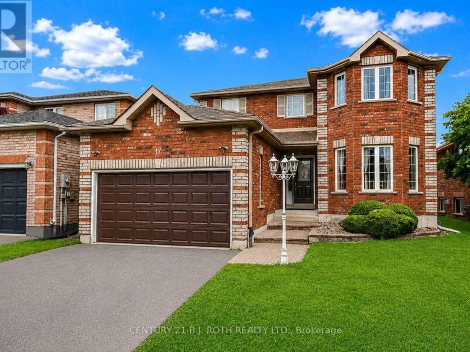 17 CROMPTON DRIVE, Barrie, Ontario L4M 6N1