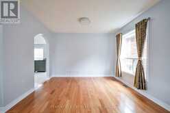 17 CROMPTON DRIVE | Barrie Ontario | Slide Image Twelve