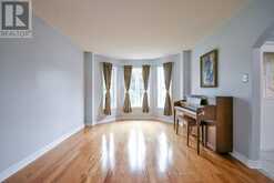 17 CROMPTON DRIVE | Barrie Ontario | Slide Image Nine