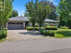 5 BLAIR ATHOL CRESCENT Toronto Ontario, M9A 1X6