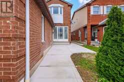 658 GALLOWAY CRESCENT | Mississauga Ontario | Slide Image Three
