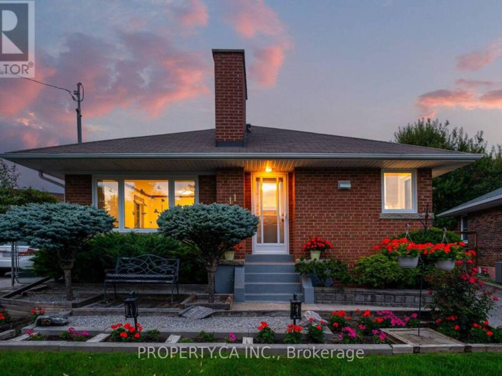 11 BARNSLEY COURT, Toronto, Ontario M1R 3X5