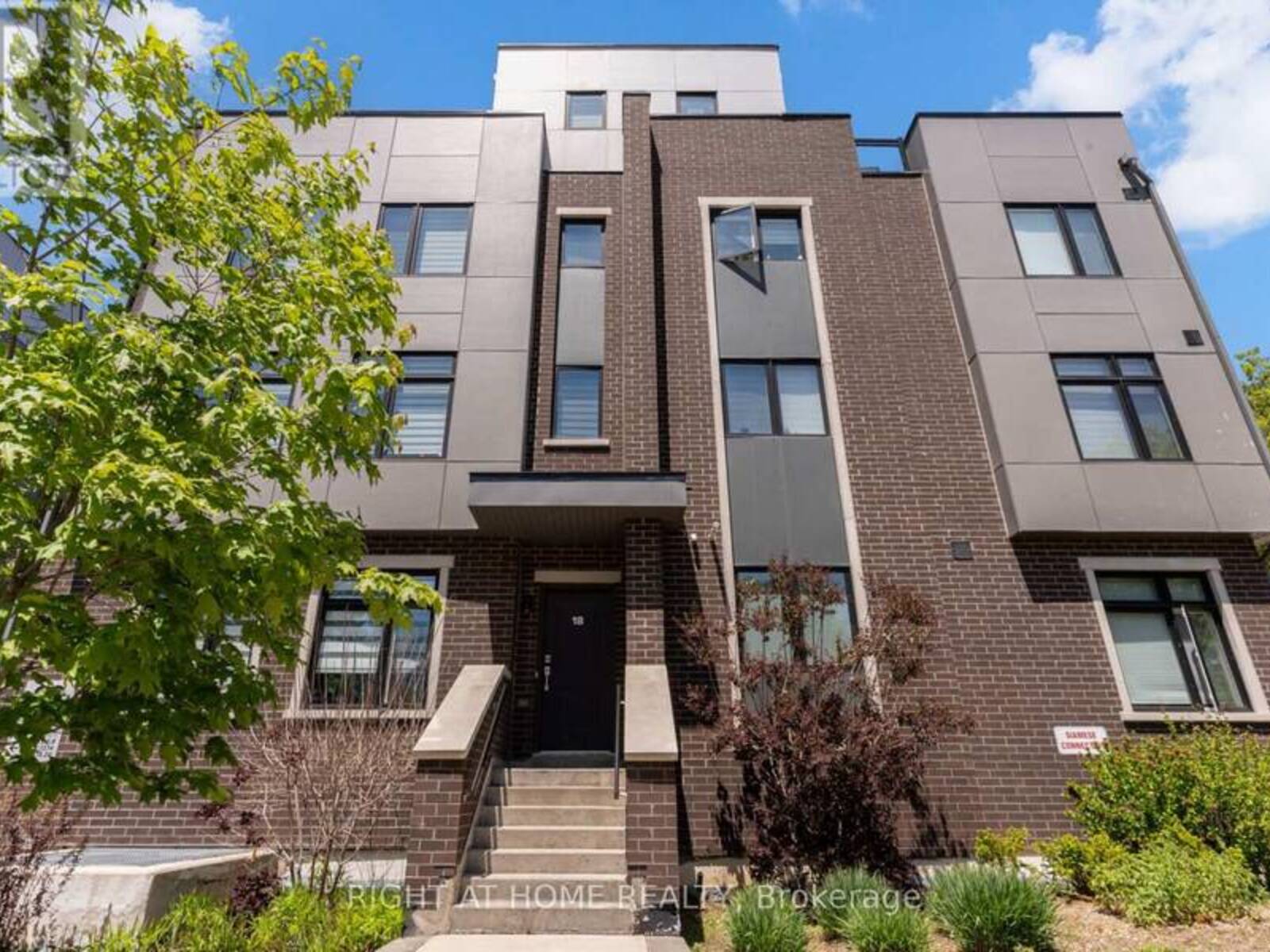 4 - 66 LONG BRANCH AVENUE, Toronto, Ontario M8W 3J4