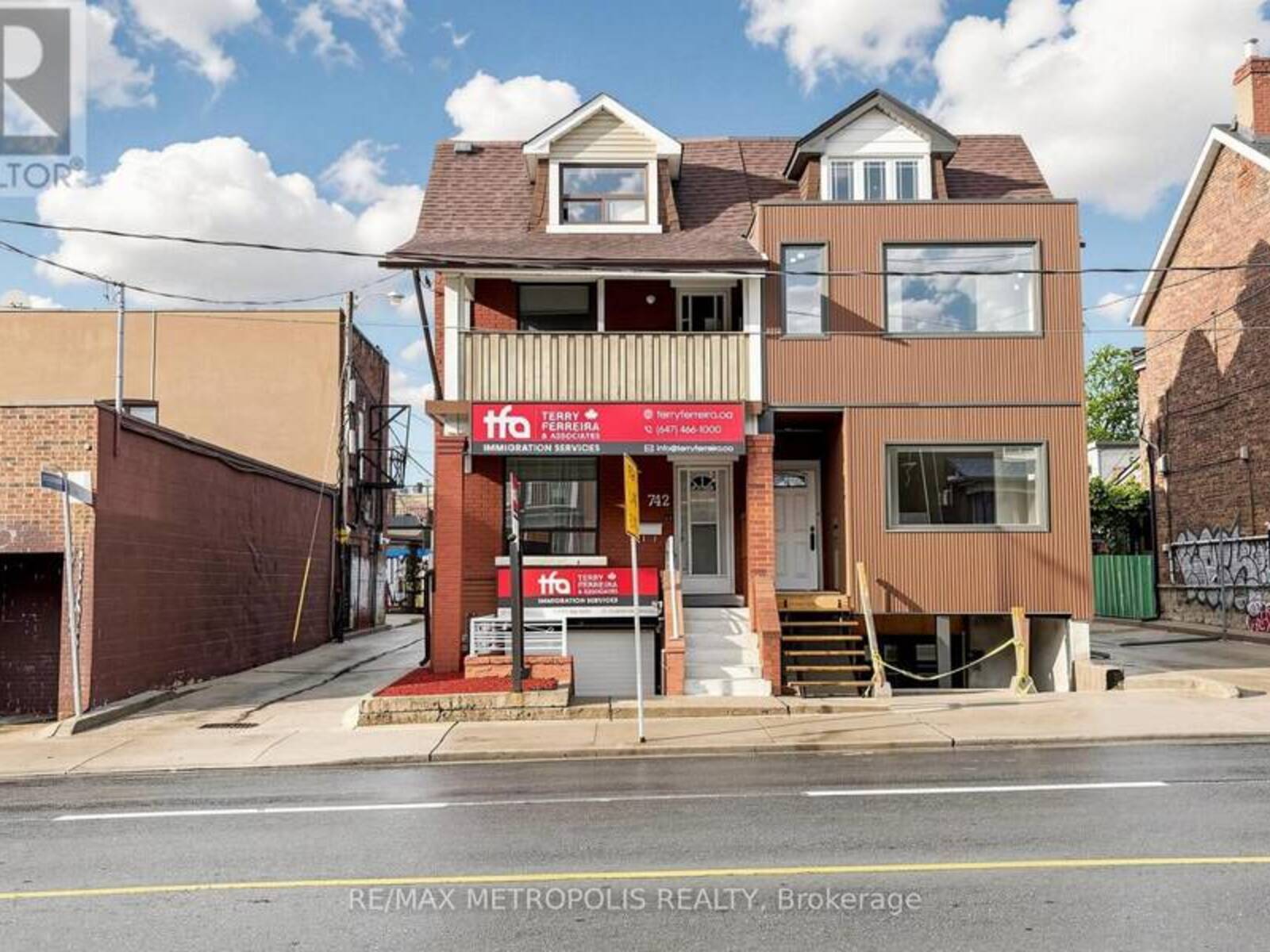 742 DUFFERIN STREET, Toronto, Ontario M6H 3K6