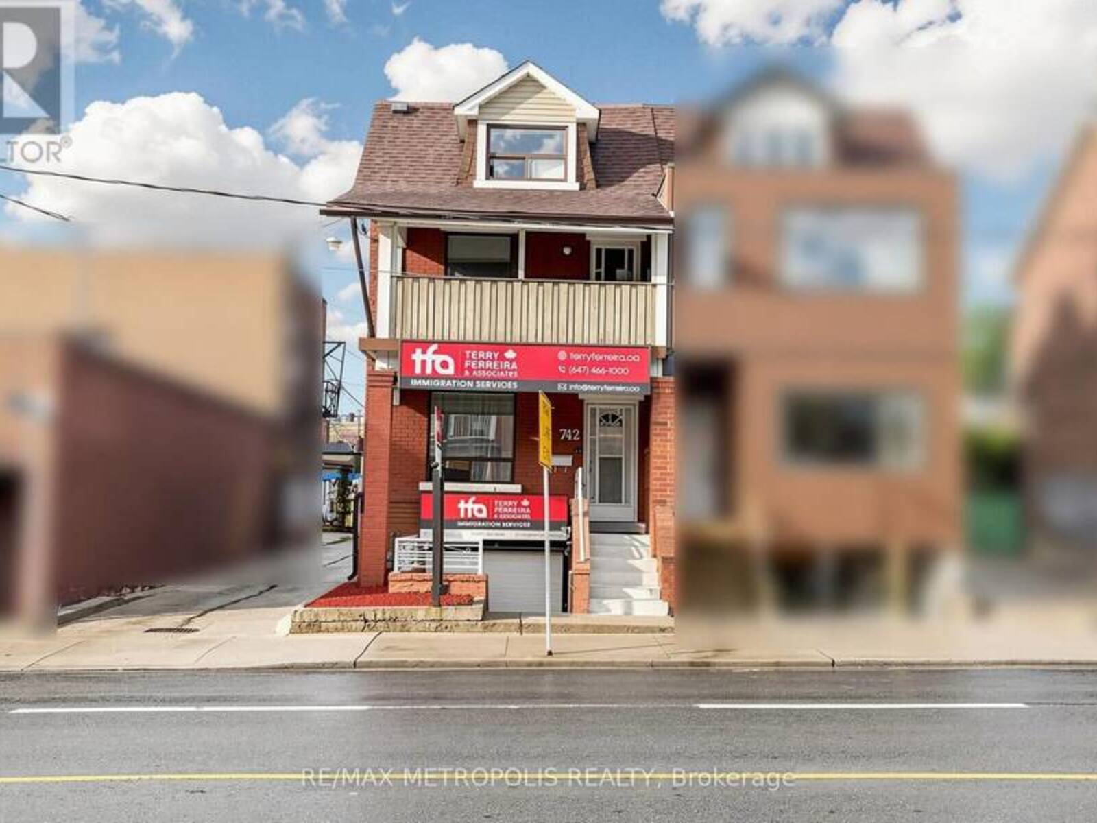 742 DUFFERIN STREET, Toronto, Ontario M6H 3K6