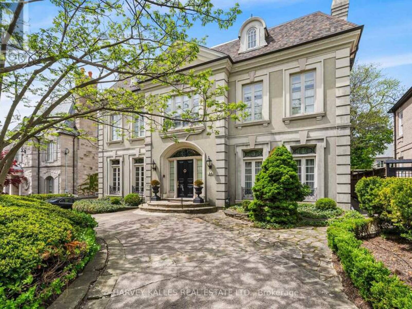 94 DUNVEGAN ROAD, Toronto, Ontario M4V 2P7
