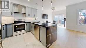 32 ARCO CIRCLE | Vaughan Ontario | Slide Image Two