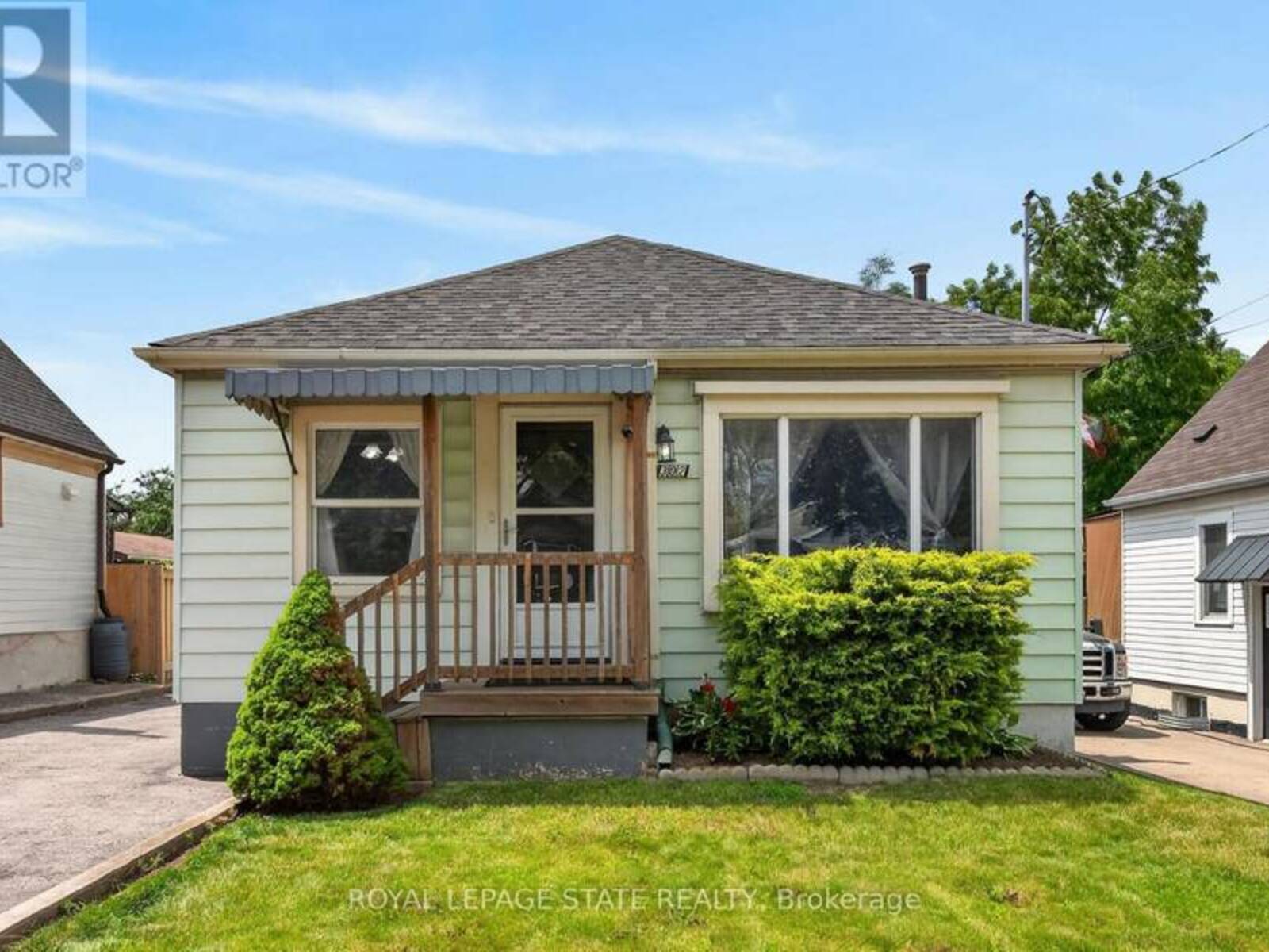 302 EAST 28TH STREET, Hamilton, Ontario L8V 3J3