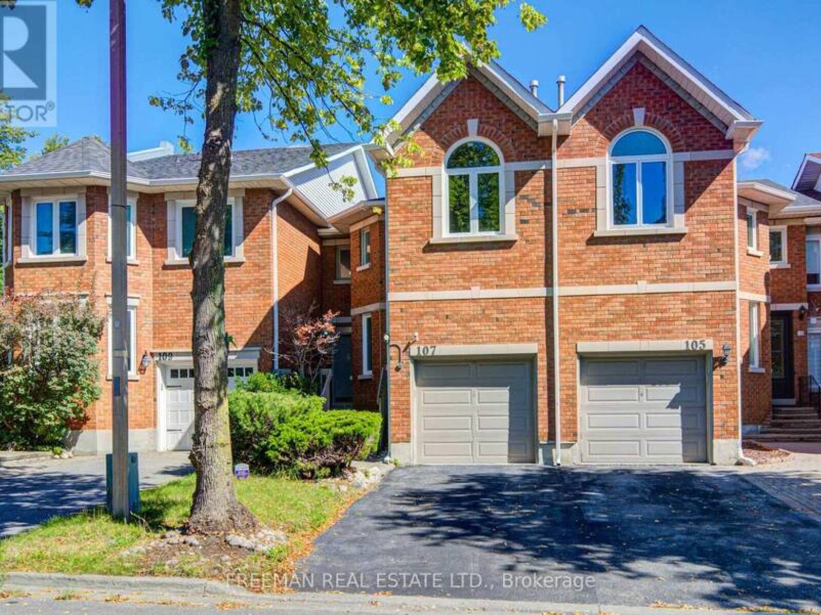 107 BROWNSTONE CIRCLE, Vaughan, Ontario L4J 7R1