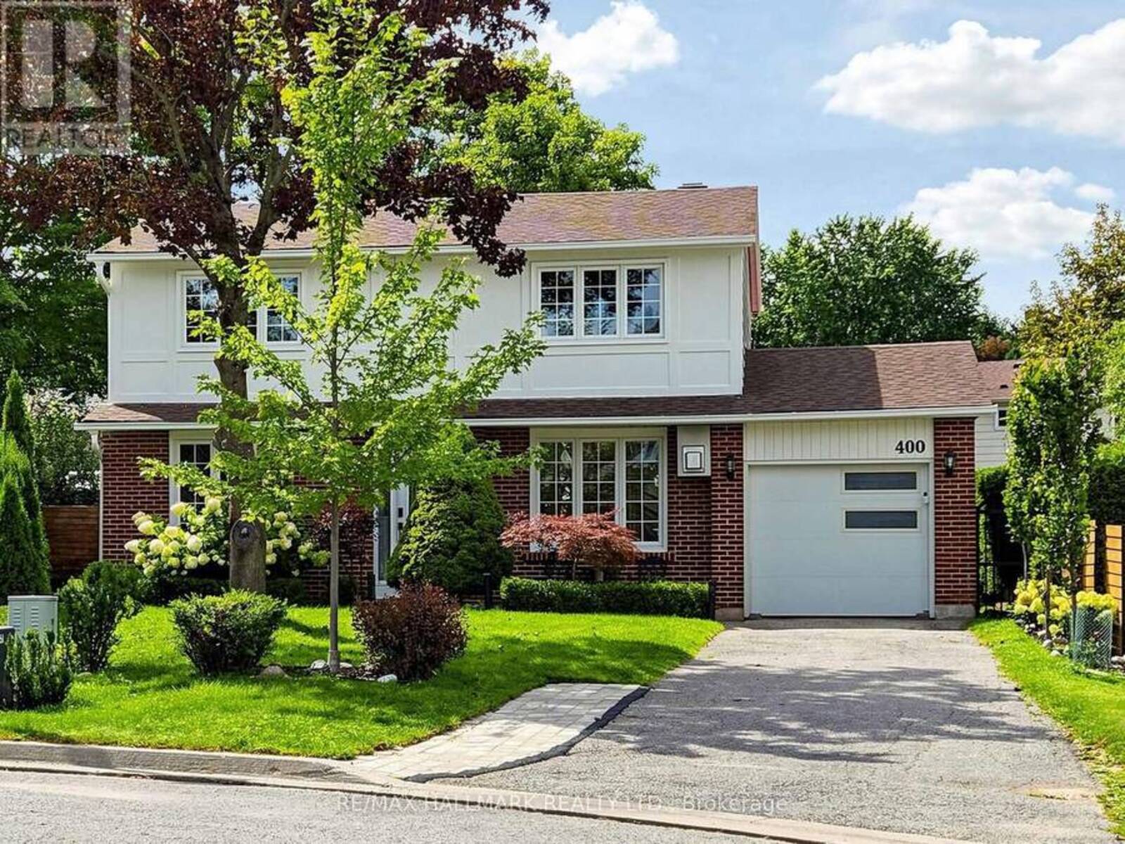 .400 HANDLEY CRESCENT, Newmarket, Ontario L3Y 4T4
