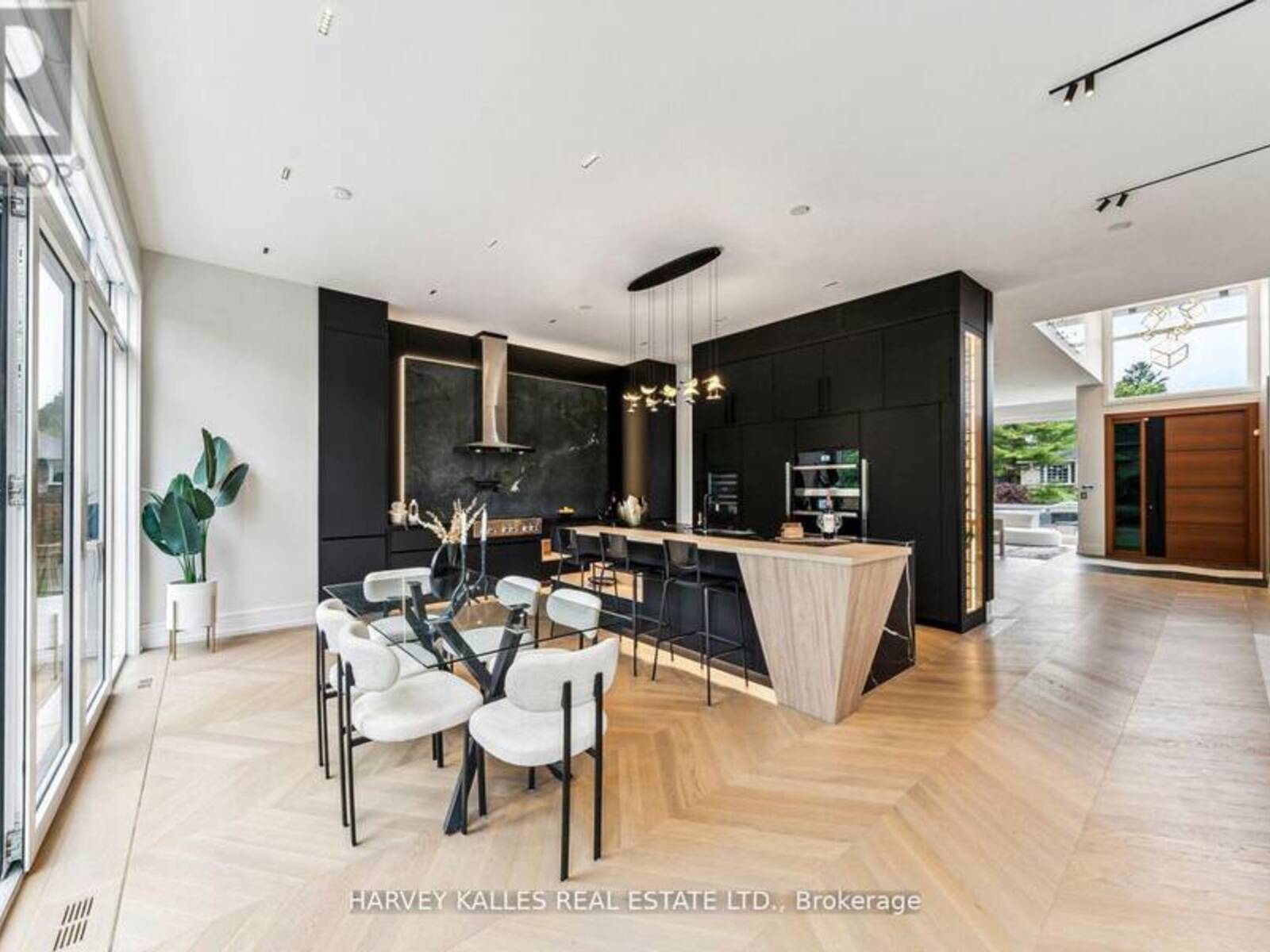 139 NEWTON DRIVE, Toronto, Ontario M2M 2N4