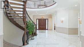 2 CORTLEIGH COURT | Richmond Hill Ontario | Slide Image Four