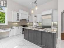 16 MACDONALD COURT | Richmond Hill Ontario | Slide Image Thirteen