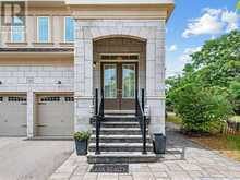 16 MACDONALD COURT | Richmond Hill Ontario | Slide Image Three