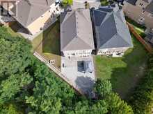 16 MACDONALD COURT | Richmond Hill Ontario | Slide Image Six