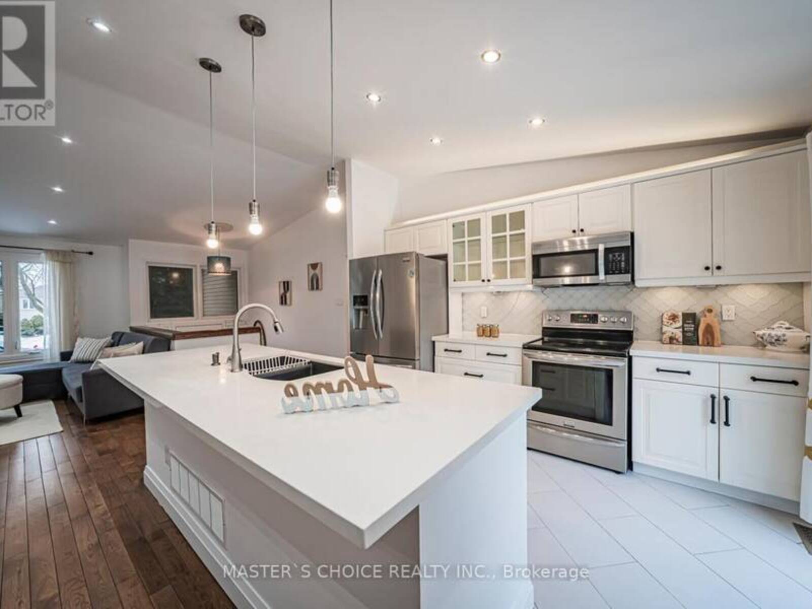 3294 RHONDA VALLEY DRIVE, Mississauga, Ontario L5A 3E9
