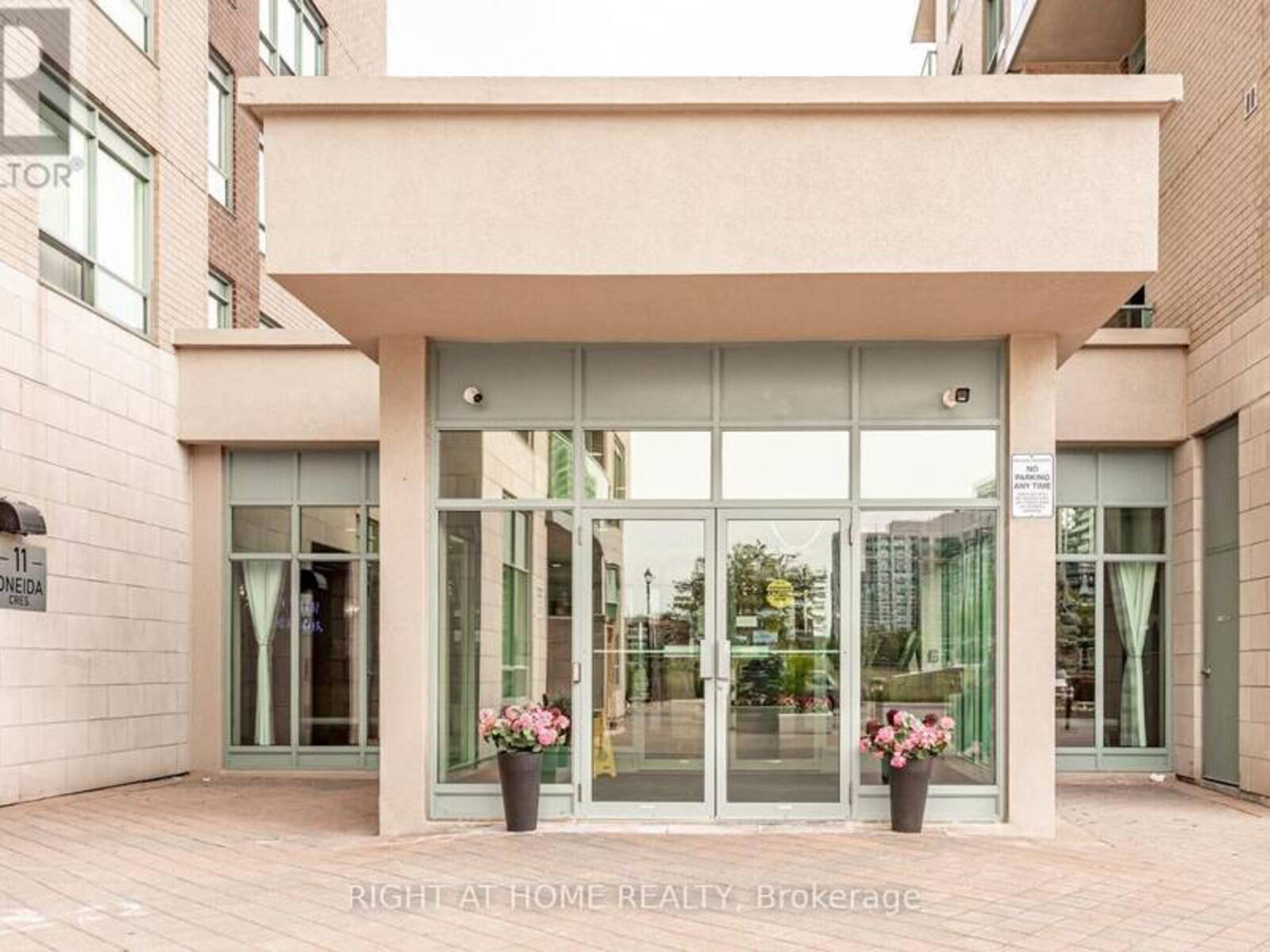 1010 - 23 ONEIDA CRESCENT, Richmond Hill, Ontario L4B 0A2