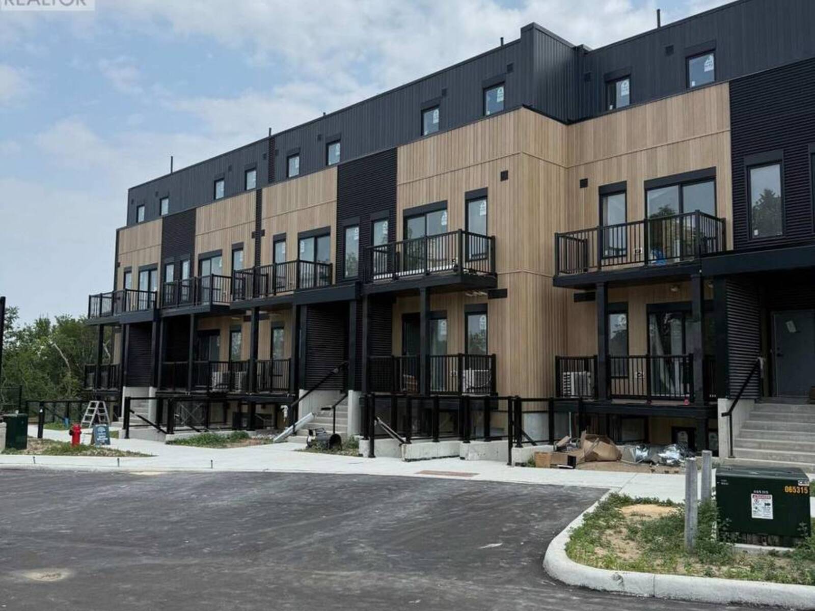 3 - 854 DOON VILLAGE ROAD E, Kitchener, Ontario N2P 1A3