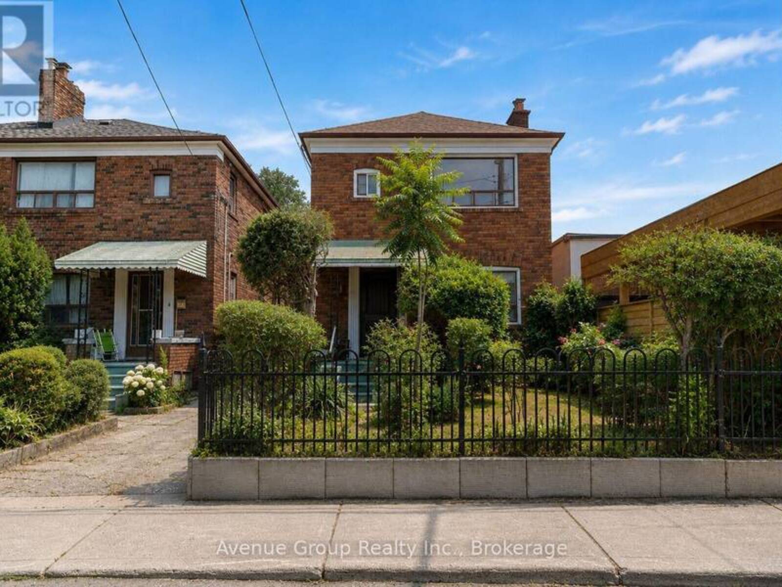 1 WARLAND AVENUE, Toronto, Ontario M4J 3E8